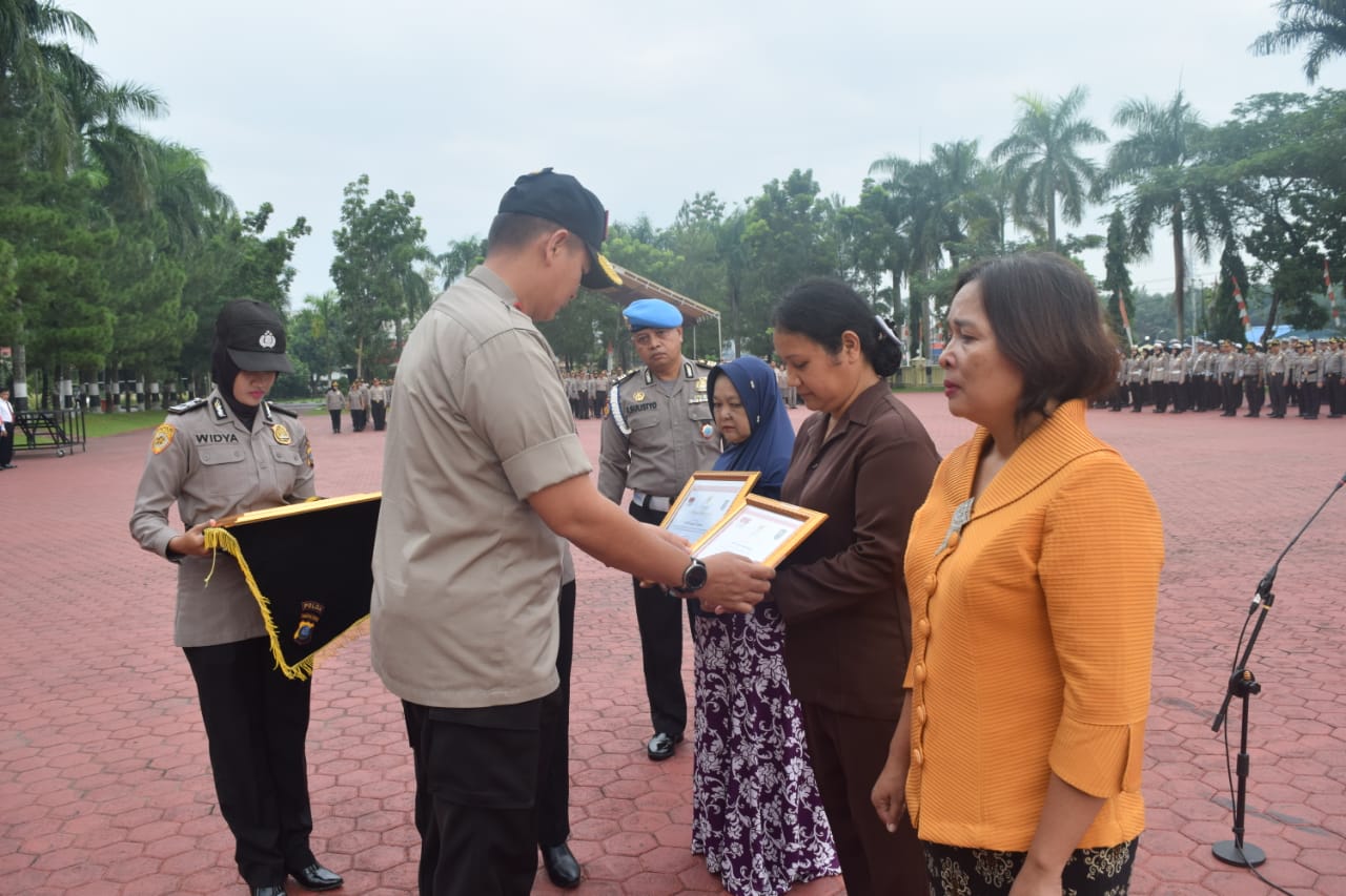 Wafat Saat Pam Pemilu, Tiga Anggota Polri Terima Kenaikan Pangkat Luar Biasa