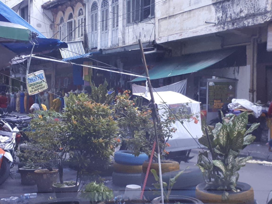 Ironi, Taman PKK di Tengah Jalan