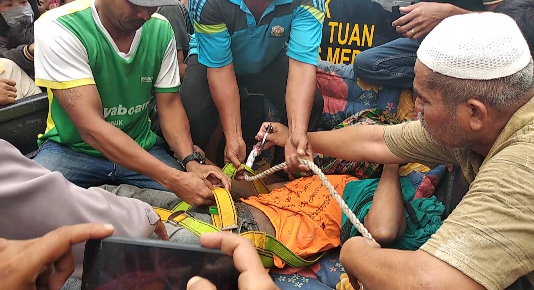 Kesetrum Listrik Saat Perbaiki Seng Bocor,Pekerja.Bangunan Tewas