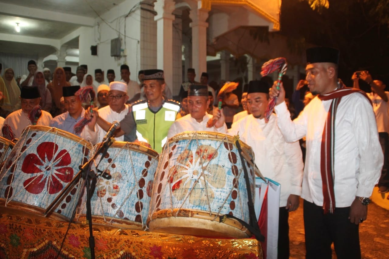 Plt. Bupati Labuhanbatu Lepas Peserta Pawai Takbiran Idul Fitri 1440 H