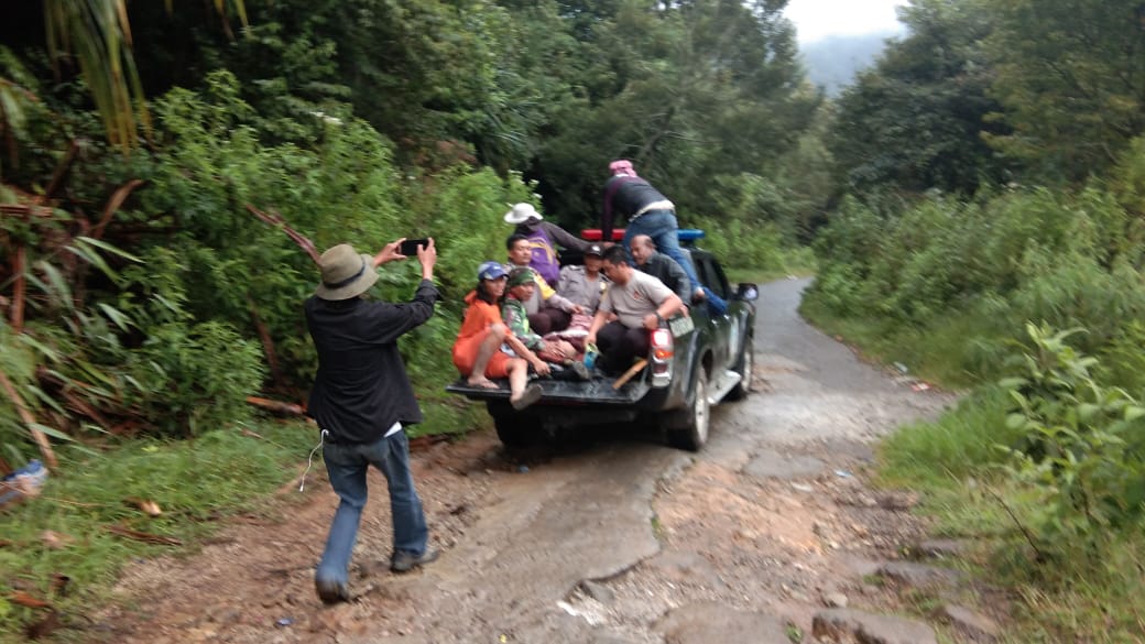 Berada di Puncak Sibayak,Warga di Sambar Petir