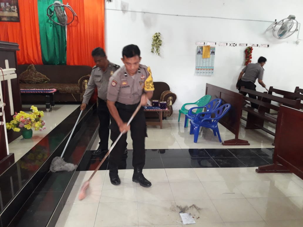 HUT Bhayangkara ke 73, Polsek Medan Timur Bersih Rumah Ibadah