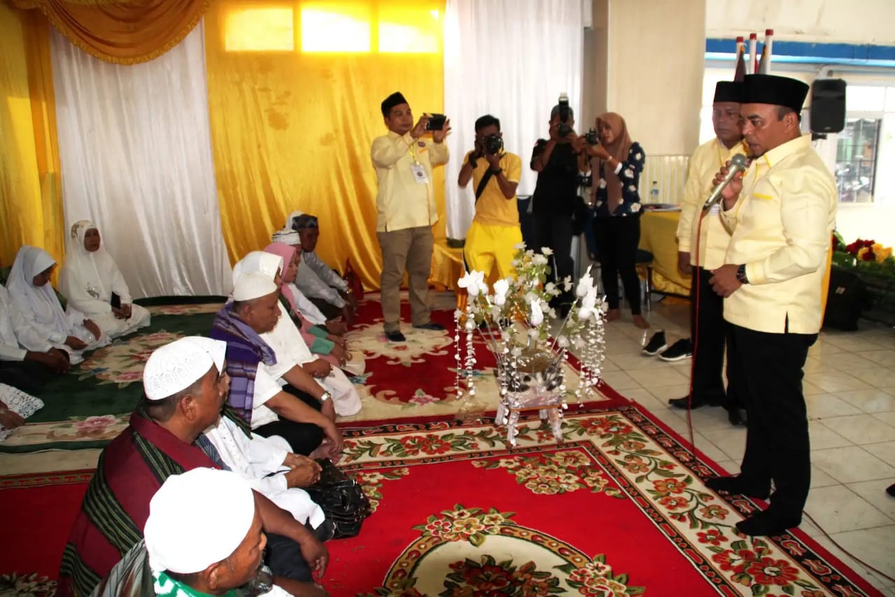 PLT Bupati Labuhanbatu Andi Suhaimi Tepung Tawari Calon Jema’ah Haji Marga Munthe