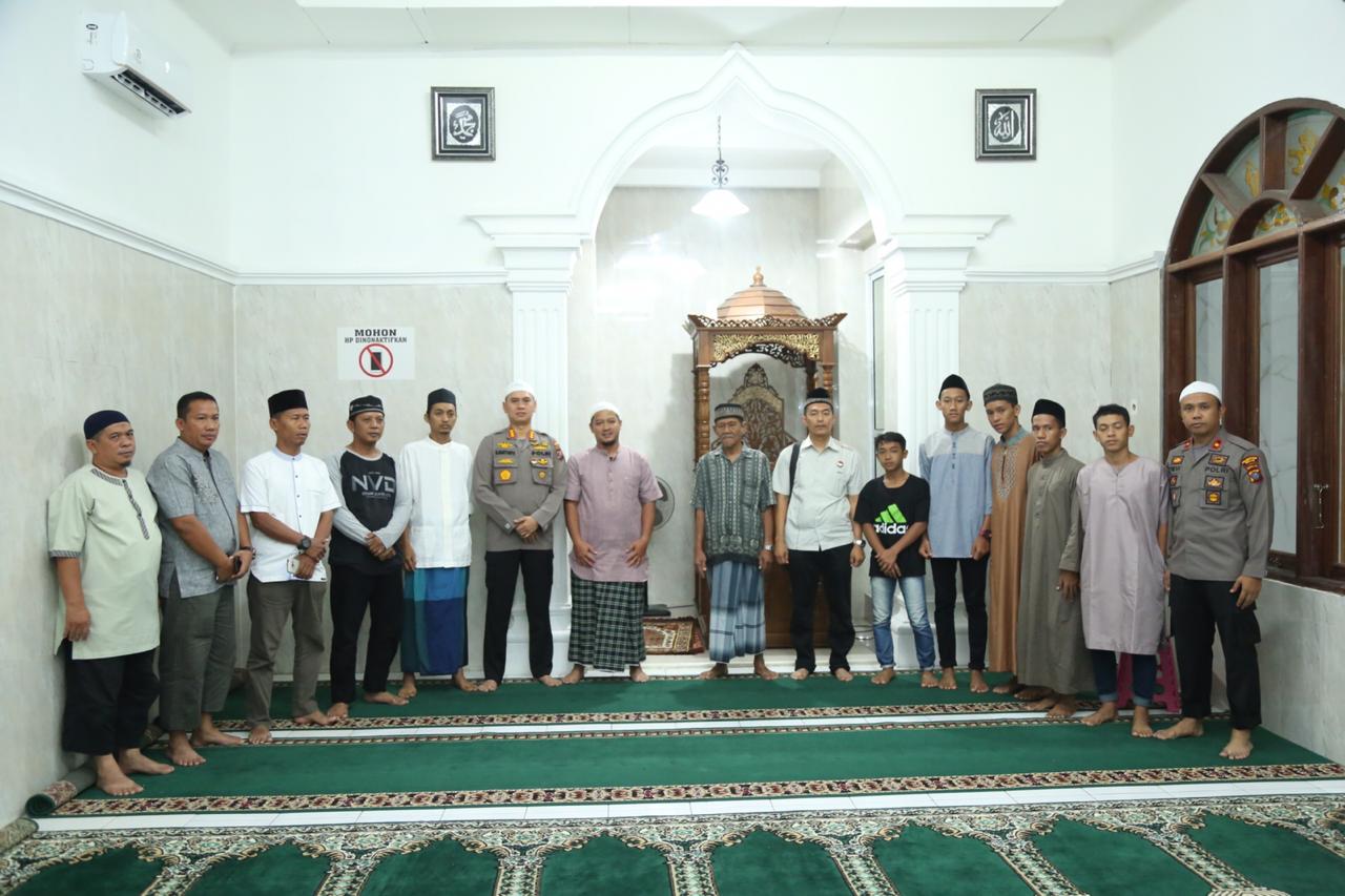 Kapolrestabes Medan Sholat Subuh Berjamaah dan Sapa Subuh di Masjid Nurul Muslimin