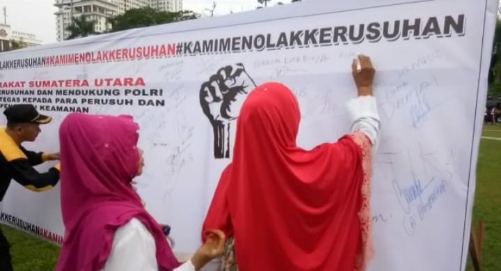 Warga Kota Medan Bubuh Tandatangan Tolak Kerusuhan dan Dukung Perdamaian