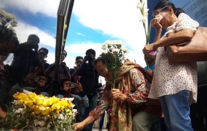 Isak Tangis Iringi Momentum Setahun Tenggelamnya Kapal Sinar Bangun