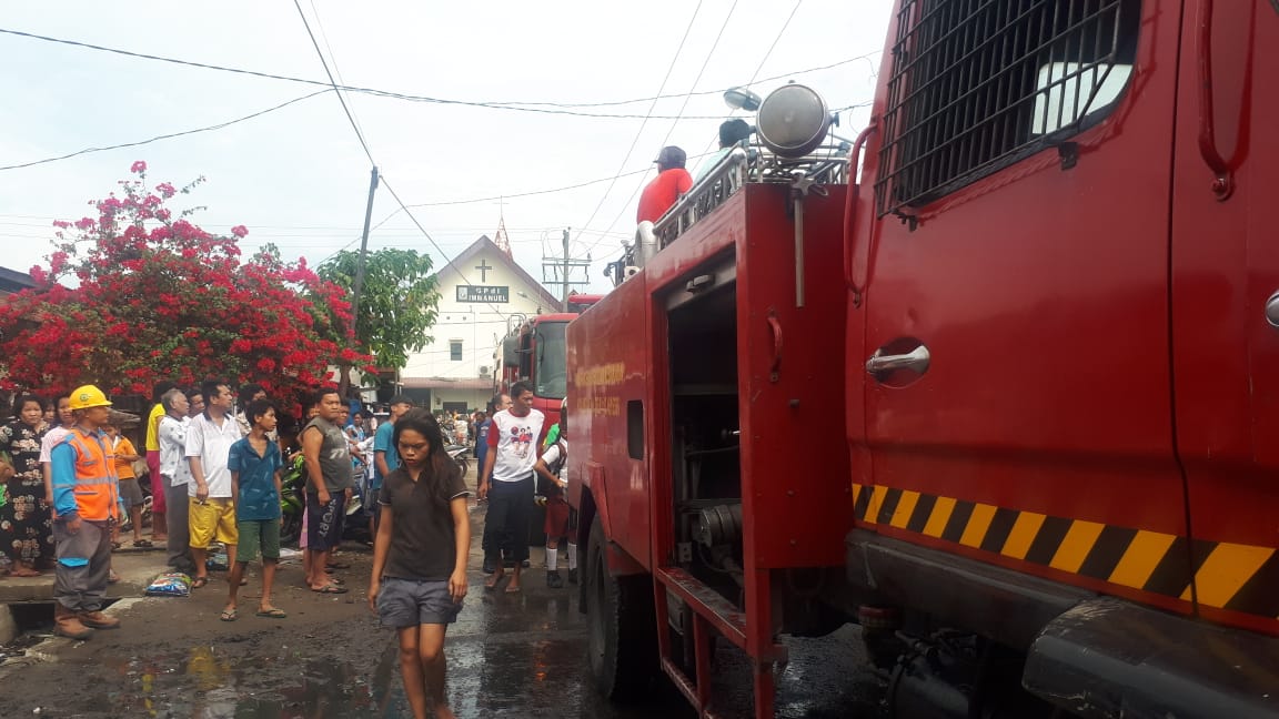 Rumah Warga di Jalan Tangguk Bongkar Terbakar