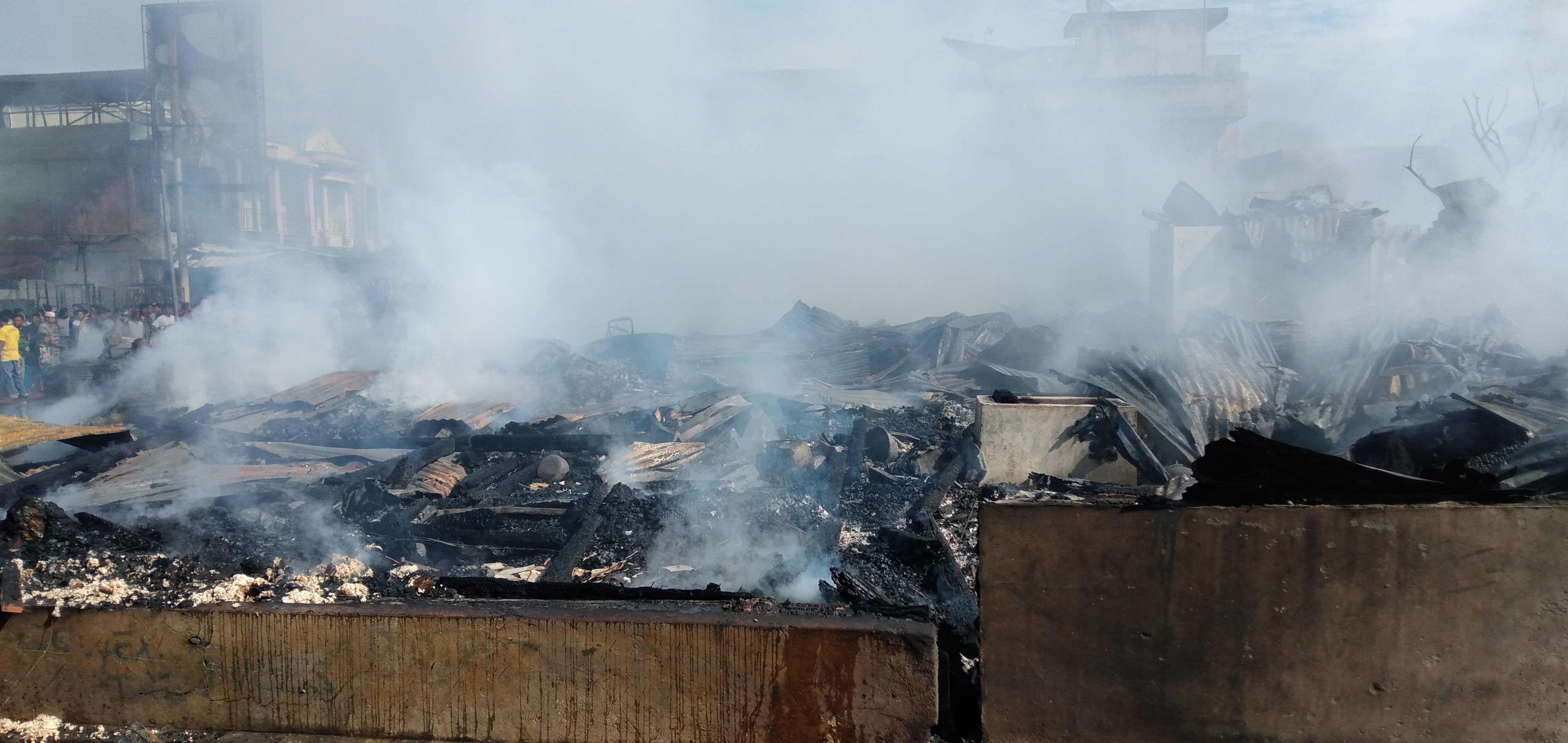 Puluhan Ruko Pasar Batang Toru Terbakar