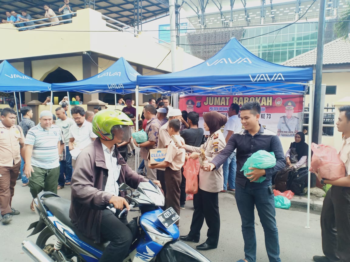 Polsek Medan Timur Dirikan Tenda Jumat Barokah