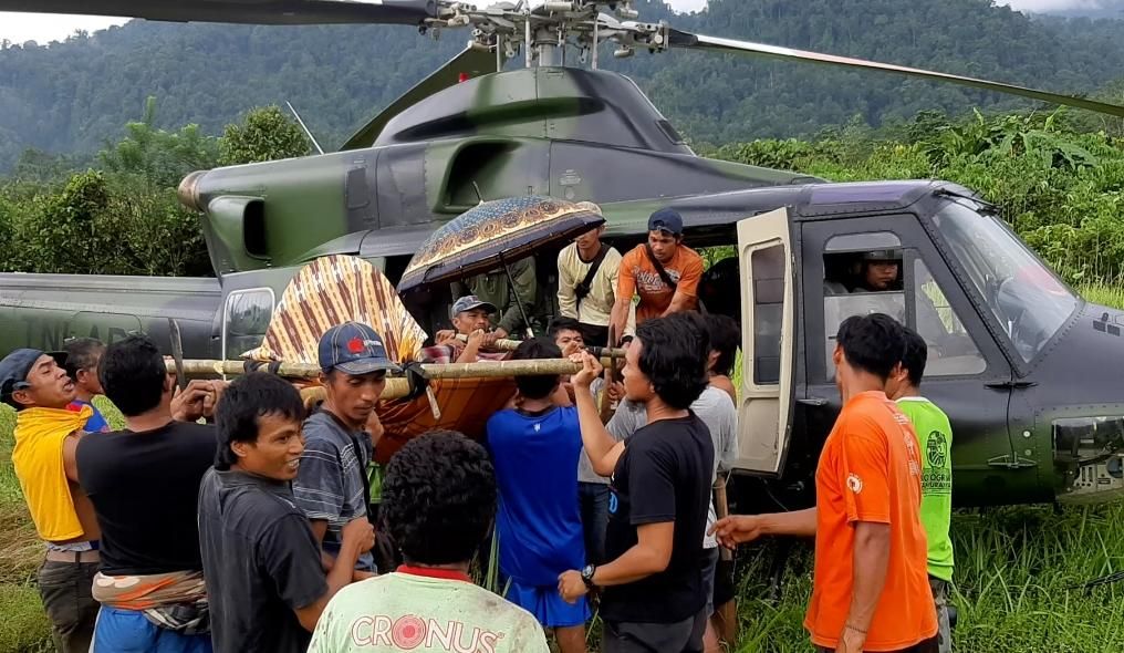 Aksi Heroik Satgas Tinombala Bantu Evakuasi Ibu Melahirkan