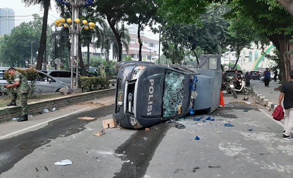 Ricuh Demo Mahasiswa di DPRD Sumut