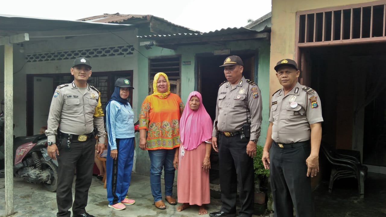 Polsek Medan Timur Bantu Ibu Buruh Cuci