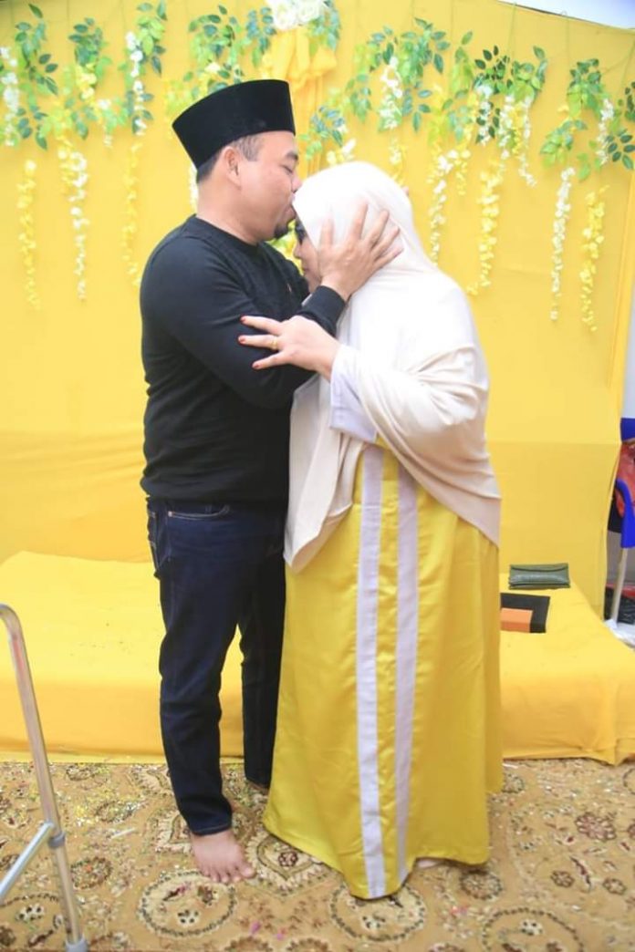 Bupati Labuhanbatu H.Andi Sihaimi Dalimunte Minta Restu Ibunda