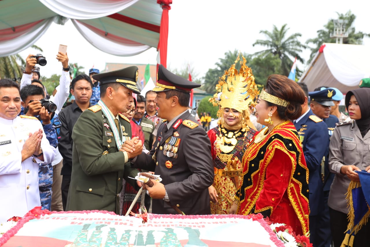 Hadiri HUT TNI, Kapolda Sumut : TNI dan Polri Bersinergi Menjaga Indonesia