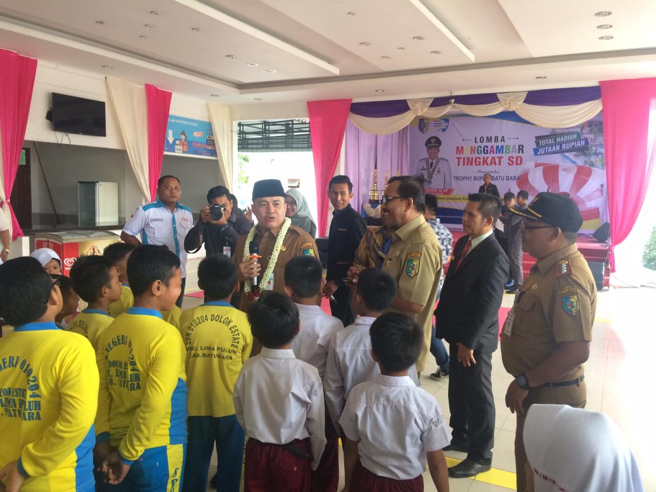Bupati Batubara Zahir Berikan Motivasi Siswa SD
