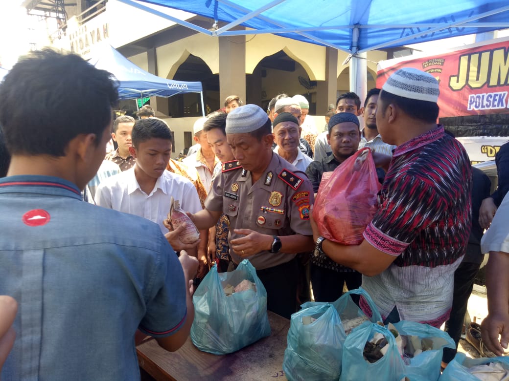 Jalin Persaudaraan, Polsek Medan Timur Bagikan 200 Nasi Bungkus