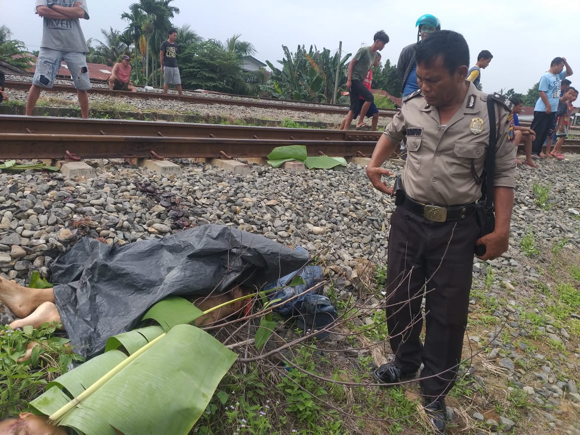 Warga Tewas Ditabrak Kereta Api, Badannya Terbelah