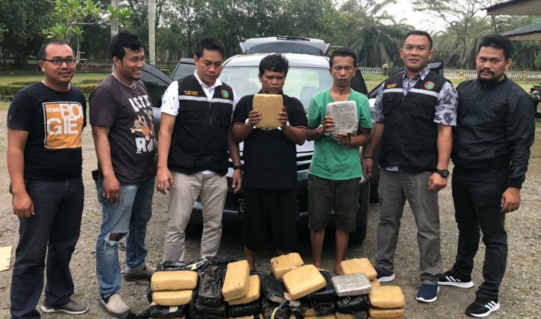Seludupkan 58 Kg Ganja Kering, 2 Warga Jabar Diringkus Polisi
