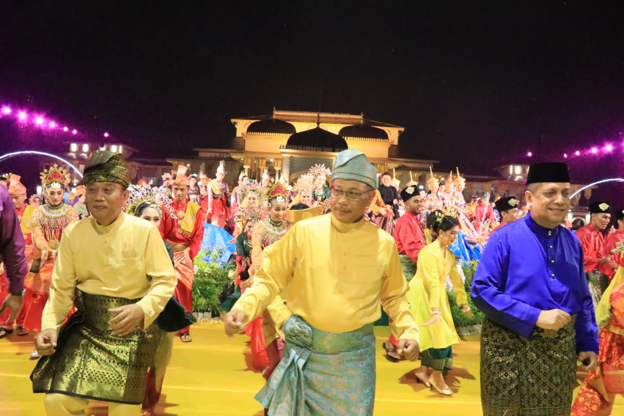 Plt Wali Kota Buka Gemes 2019 Di Halaman Istana Maimun