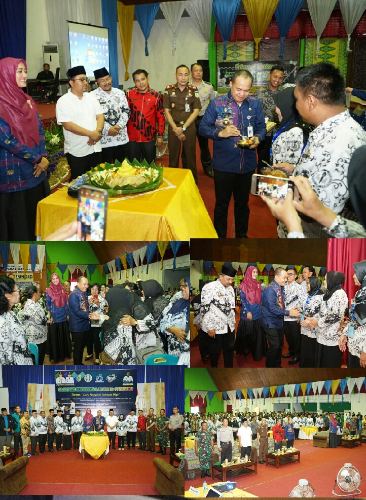 Resepsi Hari Guru Nasional, Bupati Didampingi Bunda Paud dan Forkofimda Memotong Nasi Tumpeng, Zahir : 