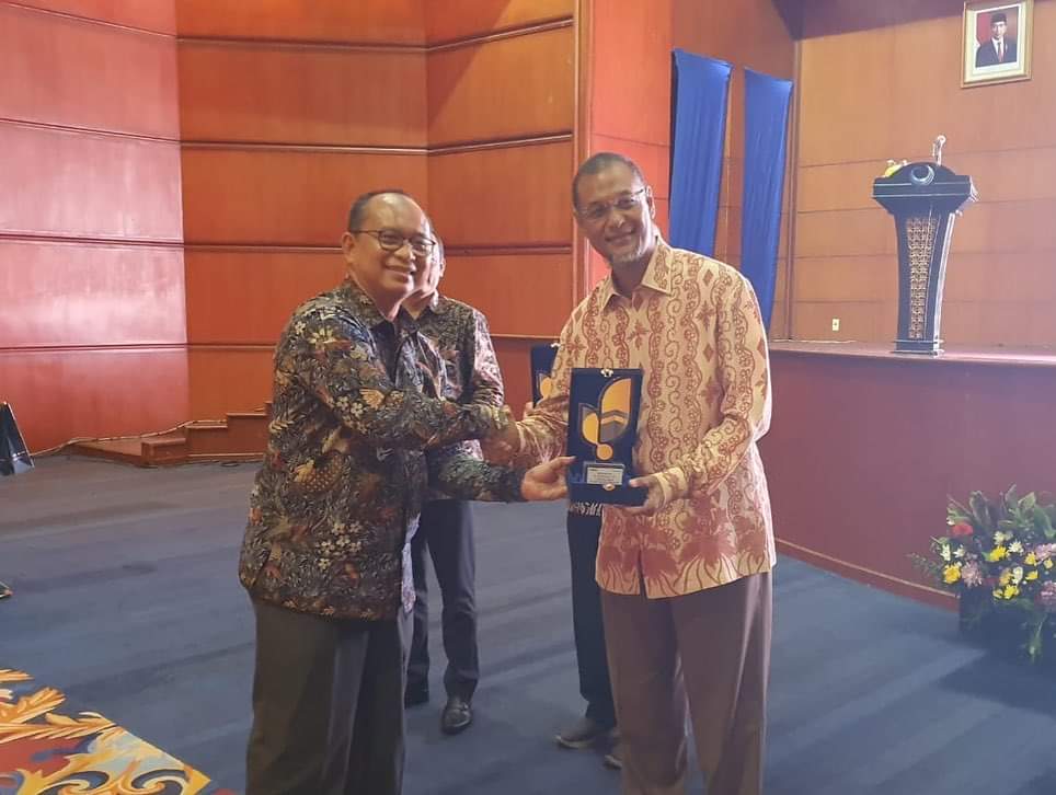 Dirut Bank Sumut M Budi Utomo Terima Penghargaan BPS BPIH Terbaik 2019 