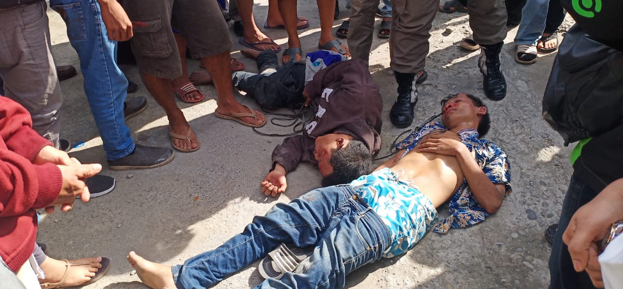 Dihajar Massa Duo Jambret HP Kritis