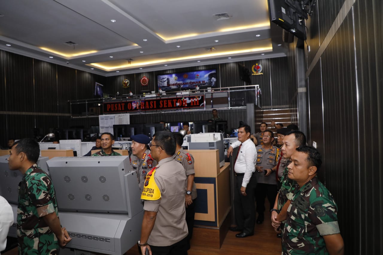 Kapoldasu Tinjau Ruang Pusat Operasi Pertahanan Kosek Hanudnas III