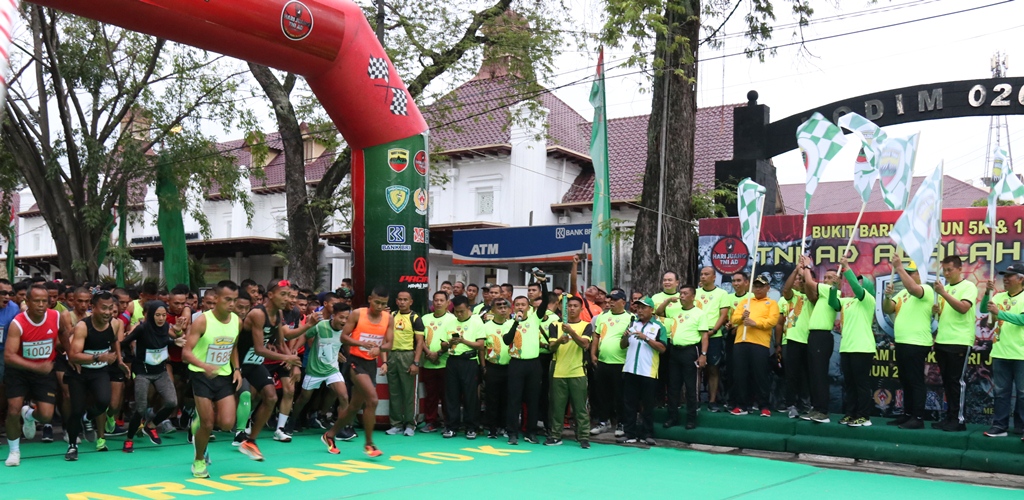 Akhyar Dampingi Pangdam I/BB Lepas Ribuan Peserta Bukit Barisan Run 5K & 10K