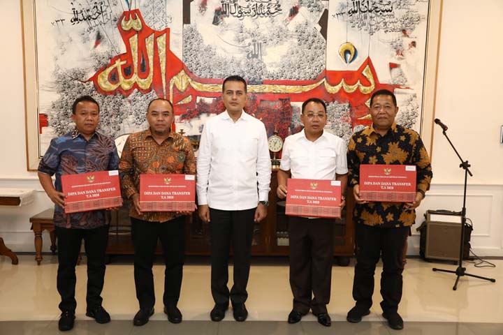 Serahkan DIPA dan TKDD 4 Kabupaten/Kota, Wagubsu : Terus Jaga Kekompakan
