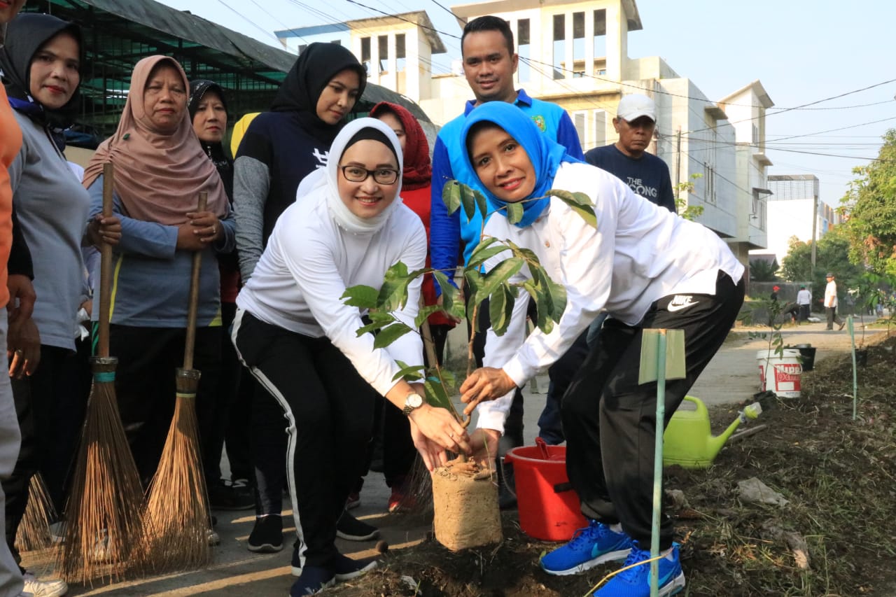 Hj Nurul Khairani Akhyar : Ajak Warga Gotong Royong Jaga Lingkungan