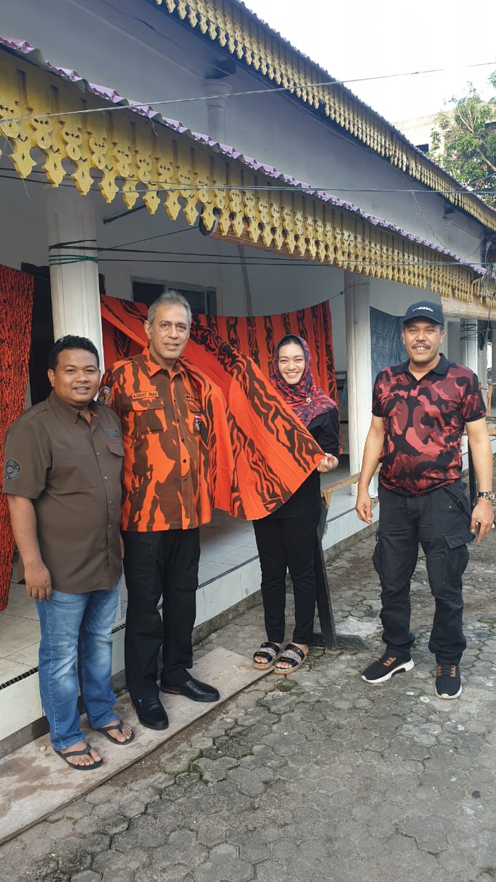 Sri Silvisa Desain Batik Kito Bermotif Pemuda Pancasila