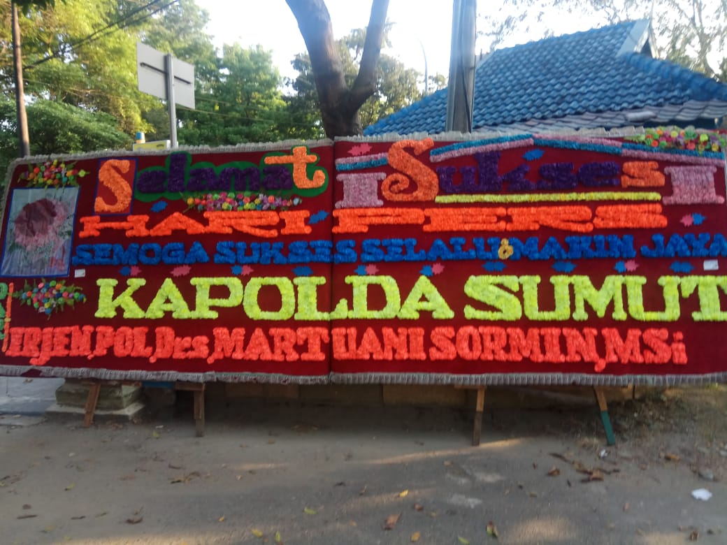 Kapoldasu dan Wakapoldsu Kirim Papan Bunga Ucapan HPN ke Warkop Jurnalis