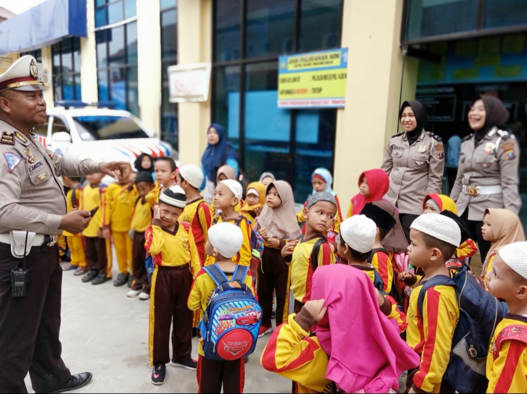 Anak anak TK Ikhsan Kota Tanjung Balai Kunjungi Mapolres