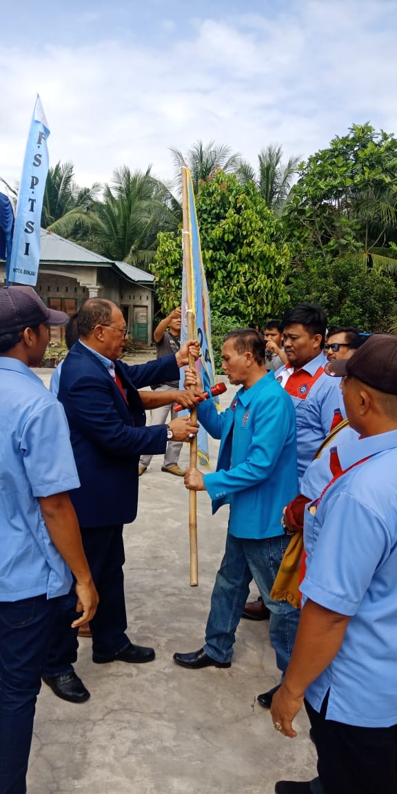 Rizaldi Mavi Melantik Abdin Zaini Sebagai Ketua PC F. SPTSI Binjai