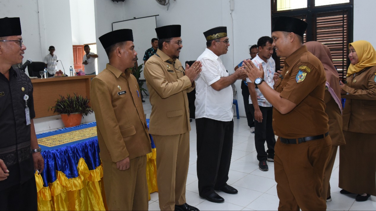 Kadisdik Batubara Ilyas Kukuhkan 240 Pejabat Dilingkungannya