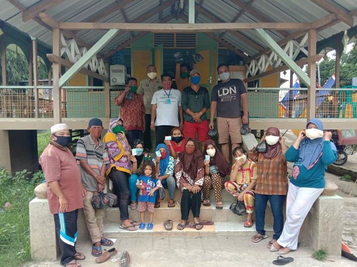 Warga Babura Baru Peduli untuk Kp Mandailing-Bagikan Nasi Bungkus, Masker dan Vitacimin
