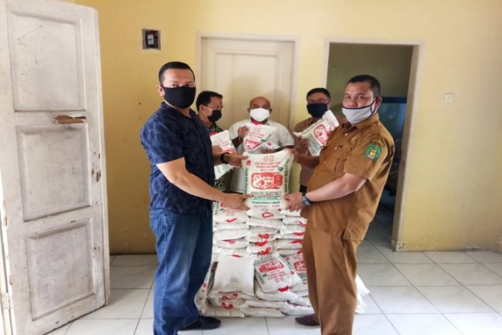 Apdesi Langkat berikan bantuan ke PWI sambut Ramadhan dan antisipasi COVID-19