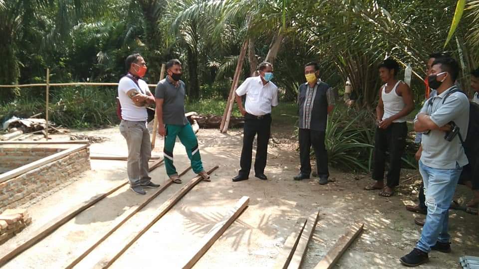 Peduli Terhadap Warga Kurang Mampu, Darma Wijaya Bangun Rumah Kek Latif