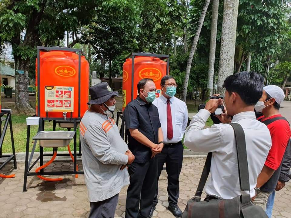 Peduli Cegah Virus Corona, Ceo Aroma Bakery and Shop Bagikan Westafel Cuci Tangan