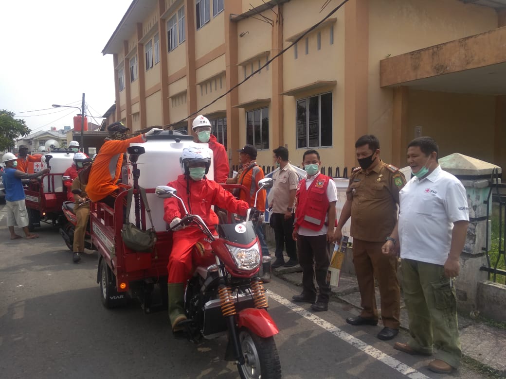 105 Relawan PMI Sumut Siap Bantu Masyarakat Lawan Covid-19- Persiapan Tim Disinfektan PMI Sumut di Medan Kota