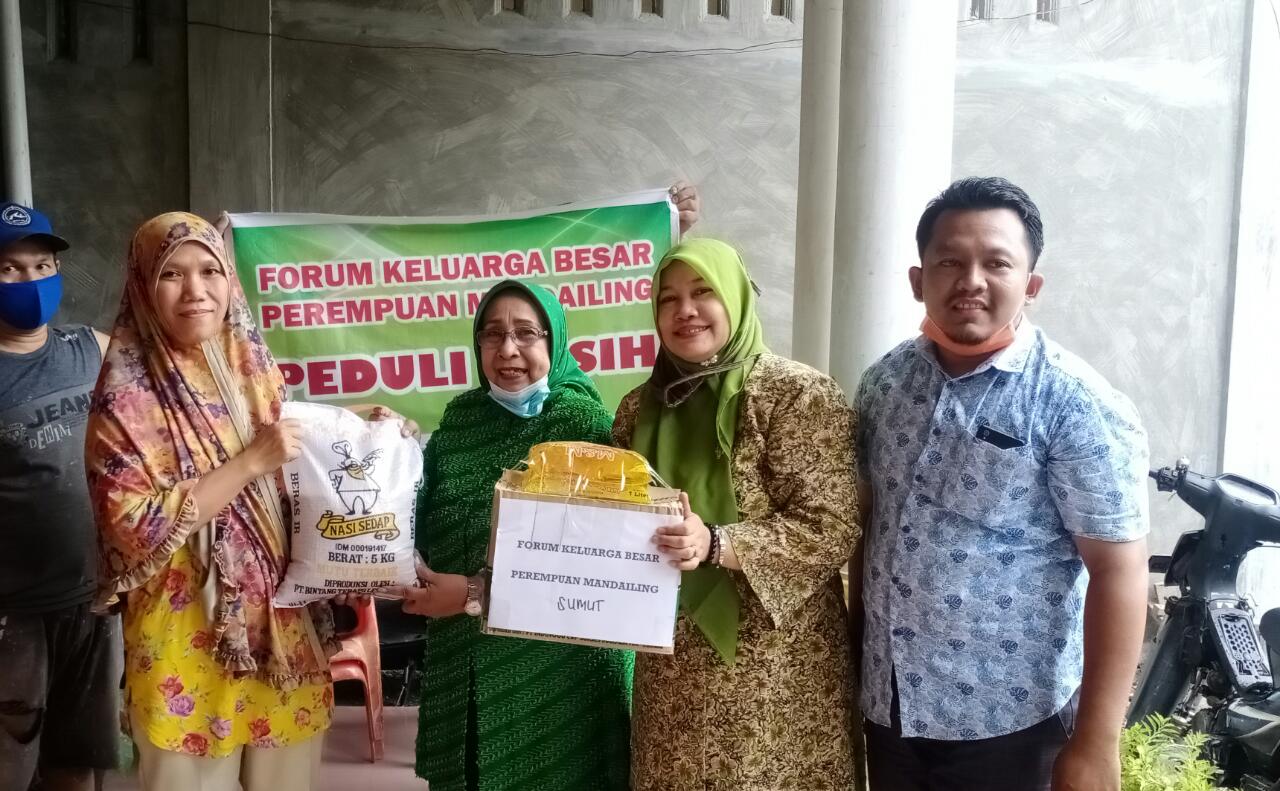 Forum Keluarga Besar Perempuan Mandailing Berbagi
