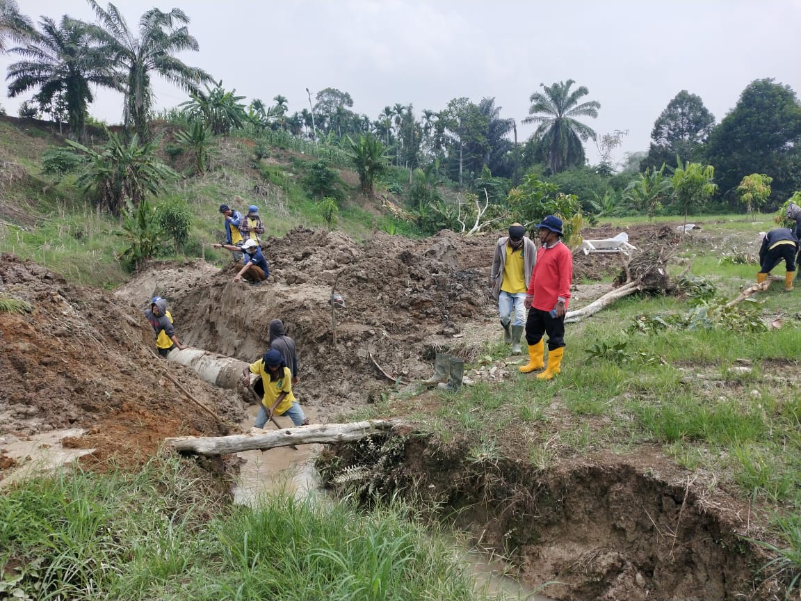 Akses TPU Jalan Masuk Mobil Ambulan Di TPU Simalingkar B