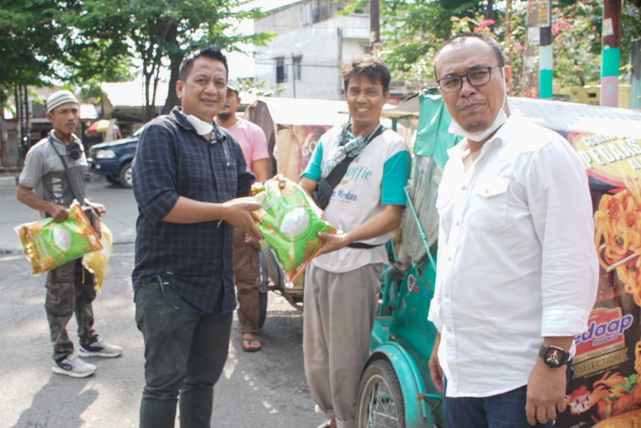 Kedan Peduli Wabah Covid - 19  Tukang Becak dan Fakir Miskin Disantuni