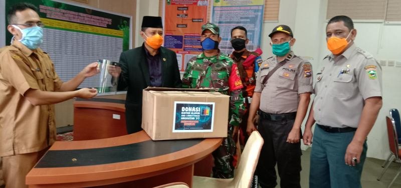 Alumni SMA 1 Bukittinggi Serahkan Bantuan APD ke Posko Covid-19 Kabupaten Solok