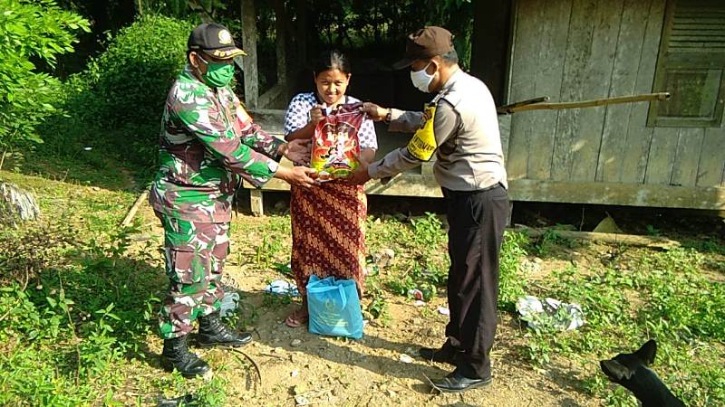 Bhabinkamtibmas Polsek Biru Biru Salurkan Bantuan Sembako