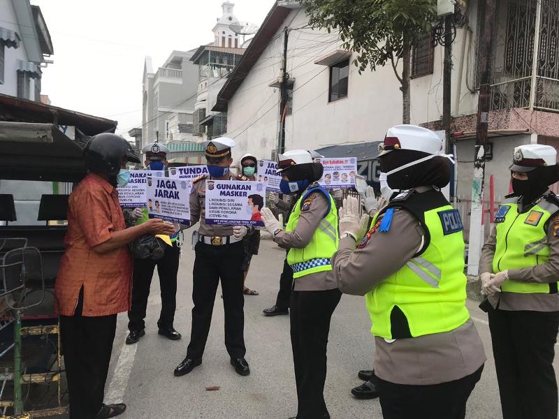 Giat Simpatik Ops Simpatik Toba 2020 - Satlantas Polres Tanjungbalai Berbagi Sembako Kepada Masyarakat