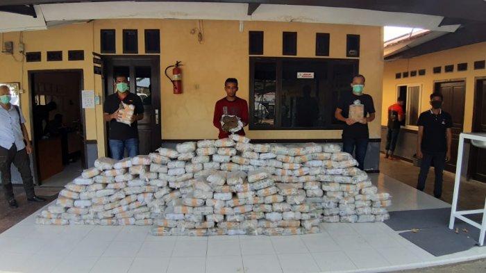 Polisi dan Pelaku Pemilik 240 Kg Ganja Sempat Kejar Kejaran - Pelaku Pakai Xenia Hingga Ditangkap di Pidie Jaya