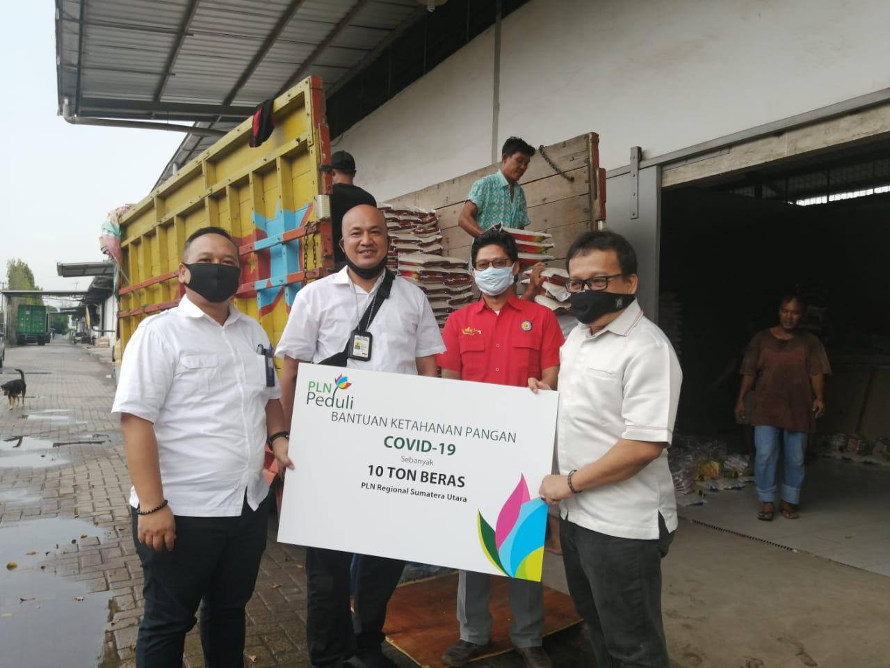 PLN Regional Sumut Salurkan 10 Ton Beras Untuk Korban Covid-19