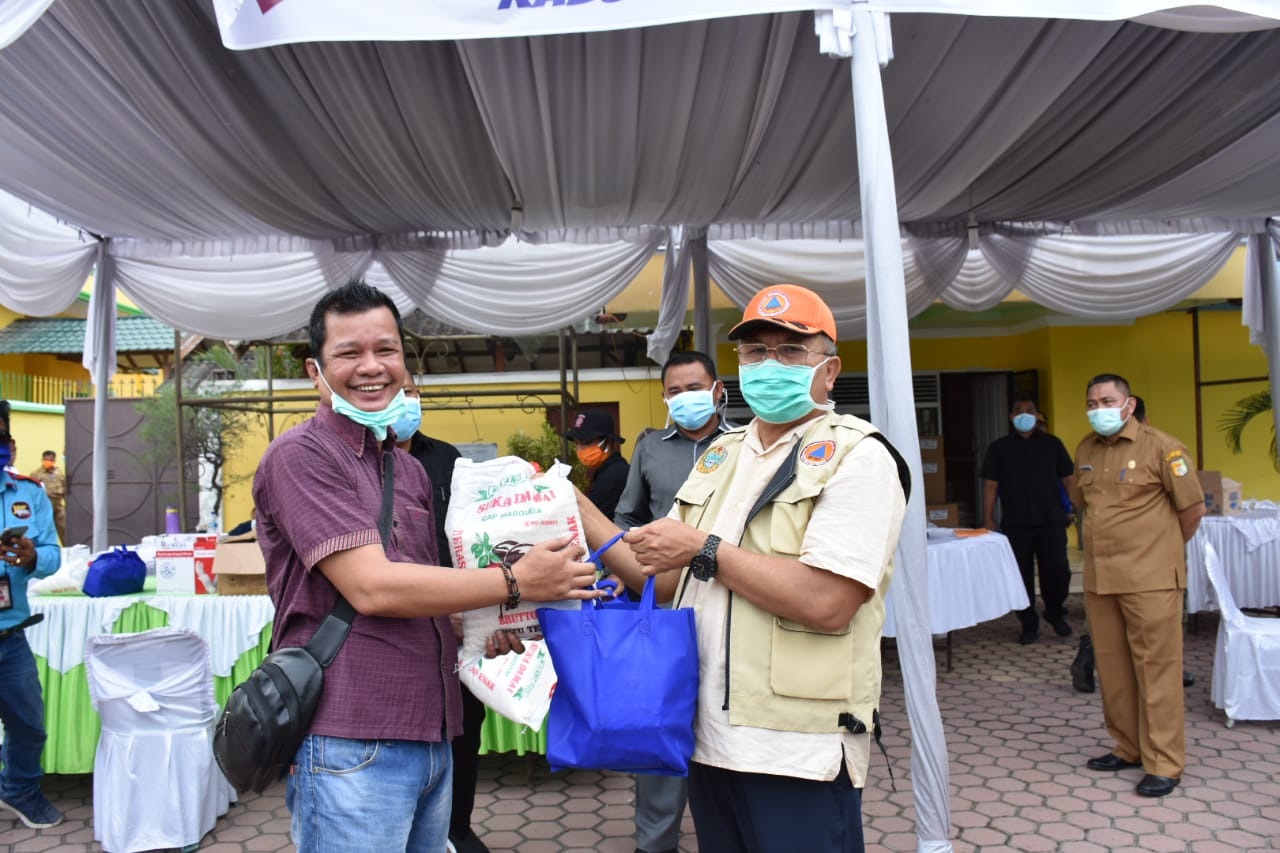 Tim Gugus Tugas Percepatan Penanganan Covid-19 Salurkan Bantuan Kepada Tenaga Medis, Wartawan dan Masyarakat