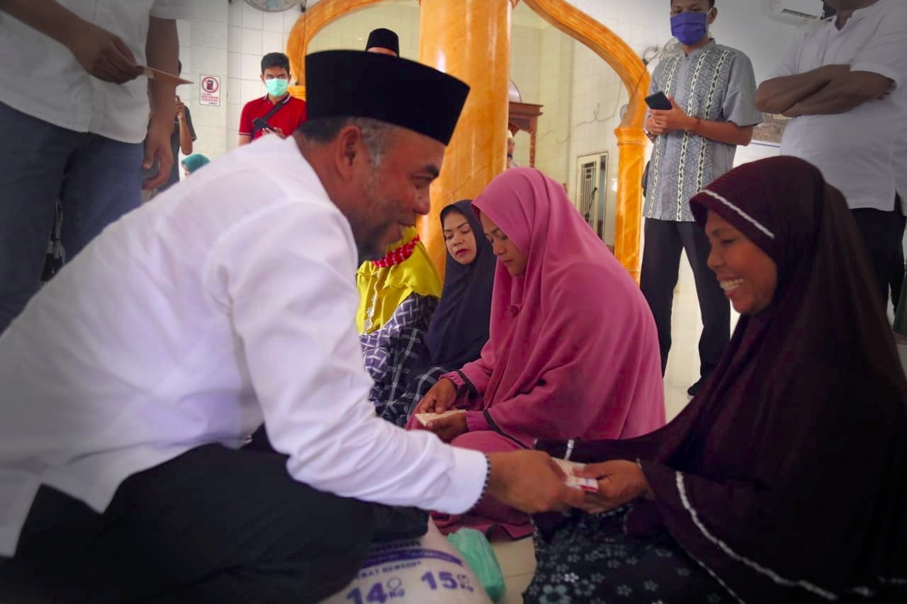 Bupati Labuhanbatu  Berikan  Bantu 1.000 Sembako